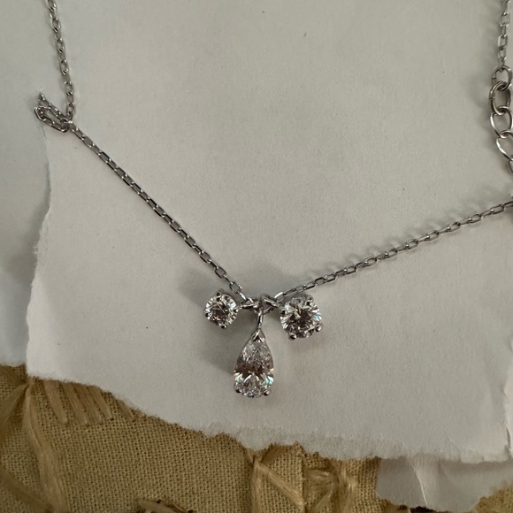 Elegant Silver Necklace with Crystal Accents